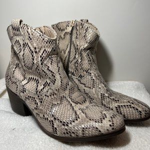 Rampage-Whendl-Cowgirl Boots- Ankle-Faux Leather Snake Skin-Size 9 1/2 M-Brown